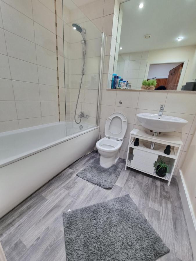 2 Bedroom - City Centre Location - Perfect For Family'S Bradford  Eksteriør billede